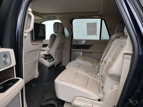 Used 2021 Lincoln Navigator L Reserve w/ Luxury Package AWD/4WD image 18