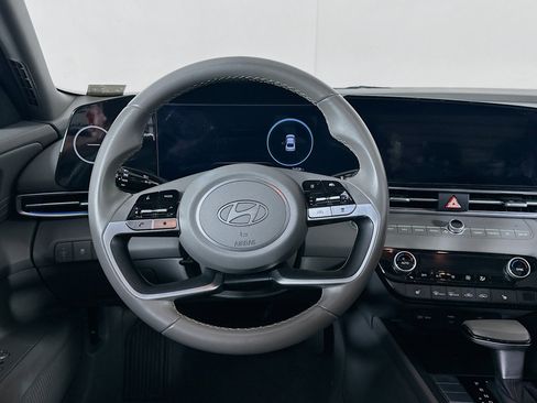 Used 2025 Hyundai Elantra SEL FWD image 18