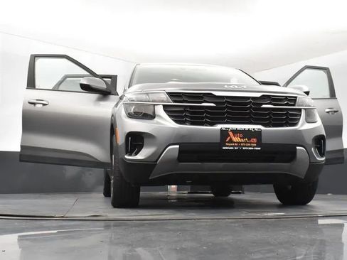 Used 2024 Kia Seltos LX image 11