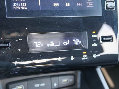 Used 2022 Hyundai Santa Cruz SEL Premium image 24