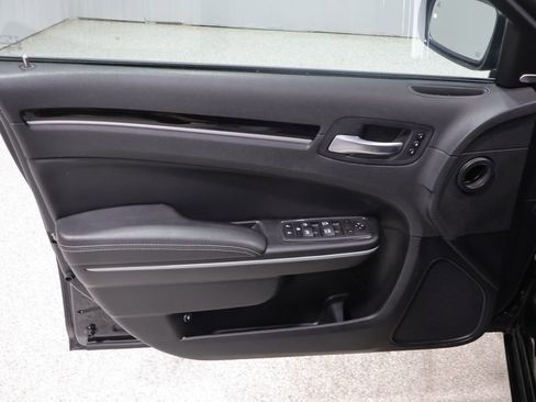Used 2022 Chrysler 300 S w/ Comfort Group RWD image 14