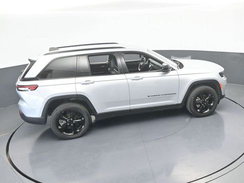 Used 2023 Jeep Grand Cherokee Altitude AWD/4WD image 55
