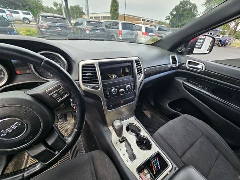 Used 2012 Jeep Grand Cherokee Laredo w/ Laredo E Group AWD/4WD image 20
