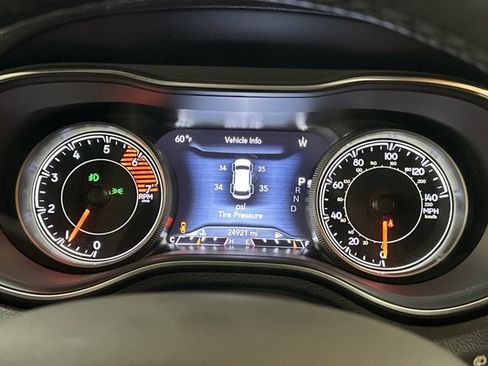 Used 2022 Jeep Cherokee Latitude Lux w/ Mopar Interior Package image 28