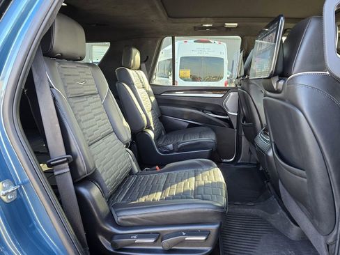 Used 2025 Cadillac Escalade Sport Platinum image 13