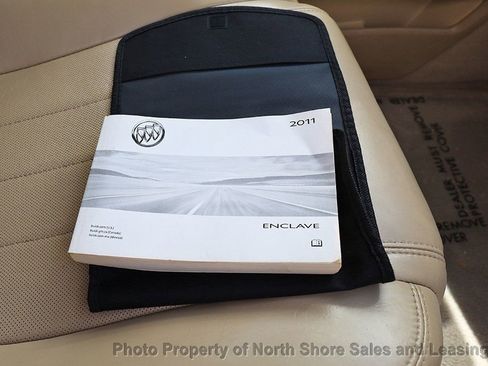 Used 2011 Buick Enclave CXL image 61