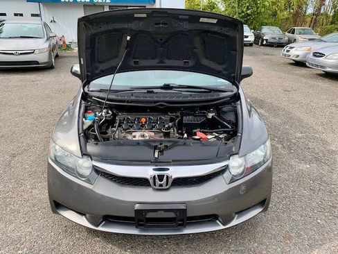 Used 2011 Honda Civic DX-VP image 2