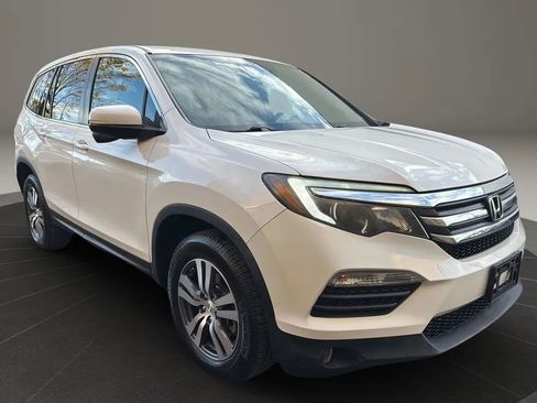 Used 2017 Honda Pilot EX image 3