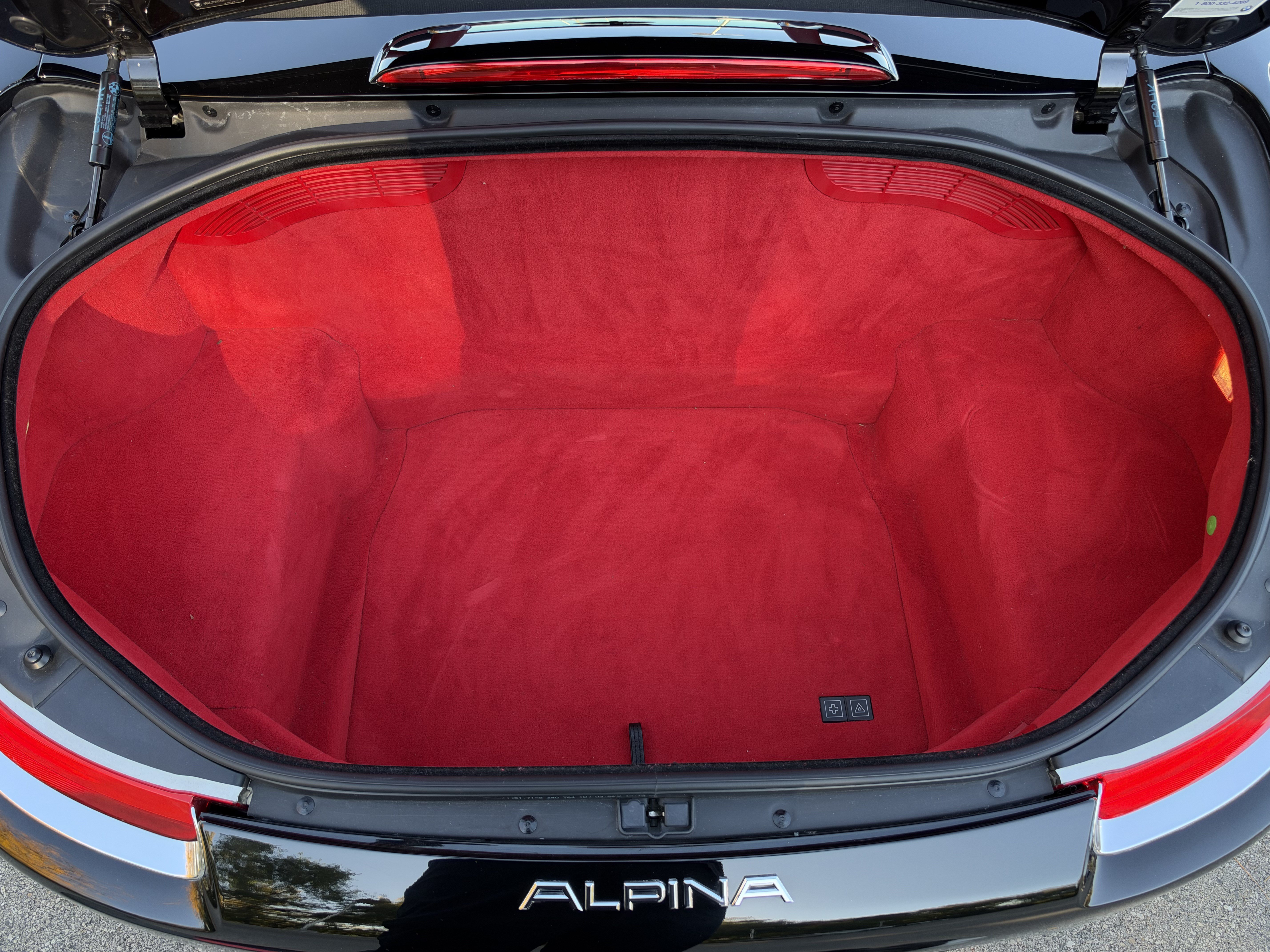 Used 2003 BMW Z8 RWD image 23