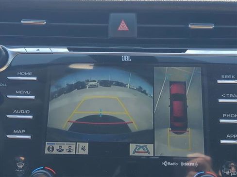 Used 2019 Toyota Camry XLE image 12