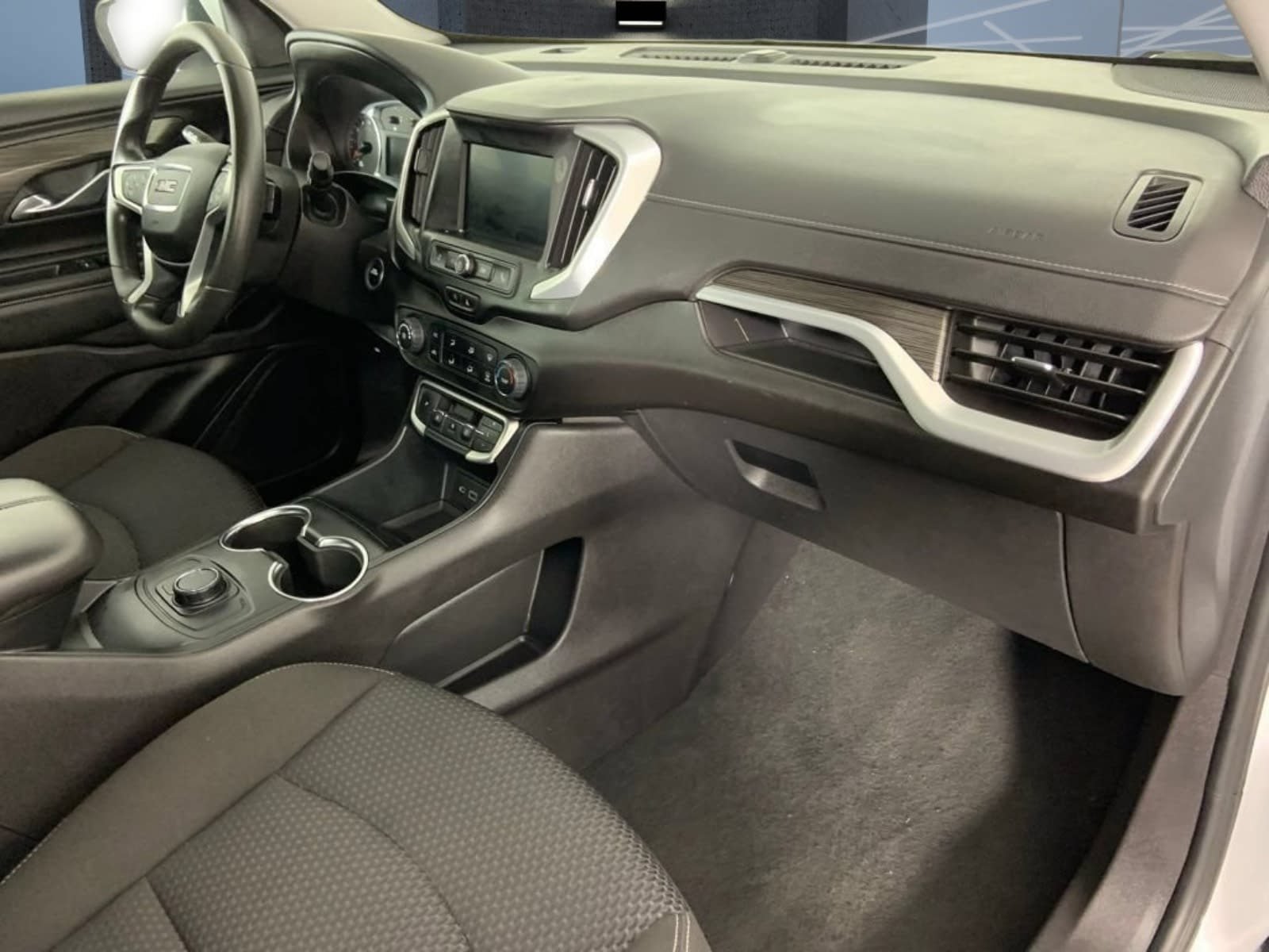 Used 2024 GMC Terrain SLE FWD image 15