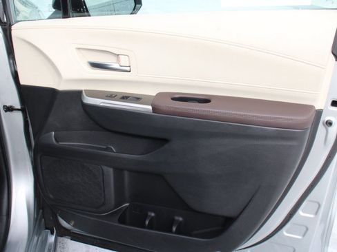 Certified 2023 Toyota Sienna Platinum image 19