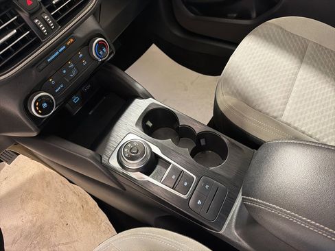 Used 2022 Ford Escape SE image 17