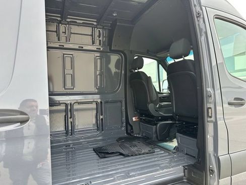 Used 2024 Mercedes-Benz Sprinter 2500 w/ Acoustic Package image 10