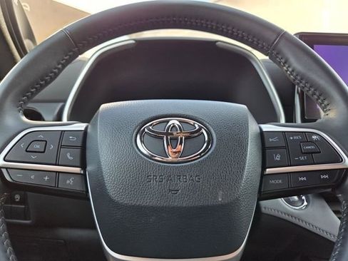Used 2023 Toyota Highlander XSE AWD/4WD image 33