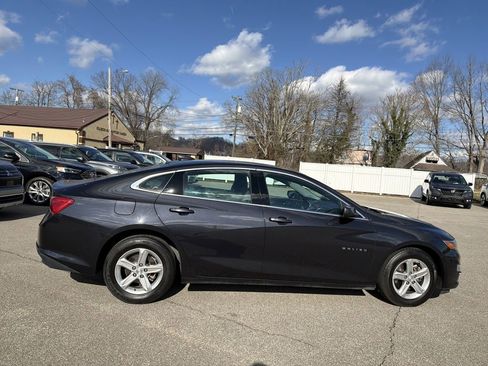 Used 2023 Chevrolet Malibu LT image 2