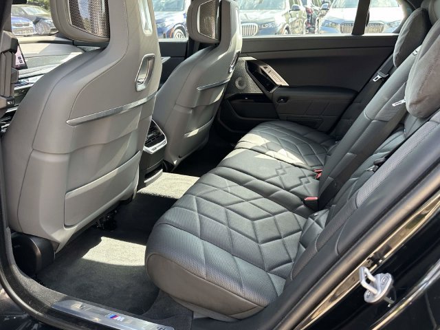 Certified 2023 BMW i7 xDrive60 AWD/4WD image 18