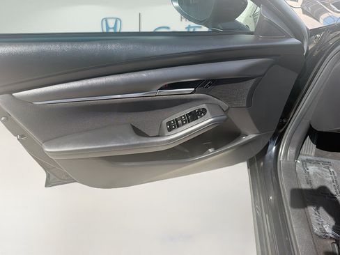 Used 2021 MAZDA MAZDA3 s FWD image 19