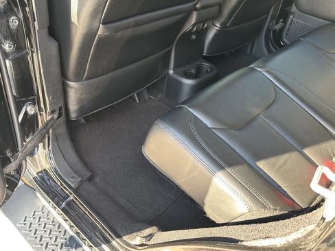 Used 2017 Jeep Wrangler Unlimited Sahara AWD/4WD image 66
