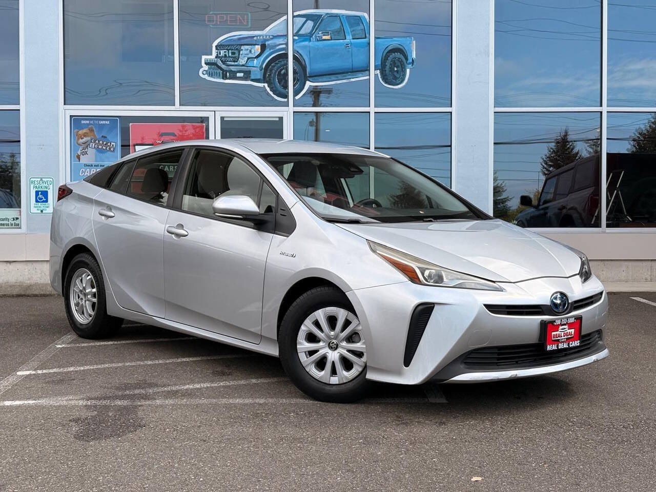 Used 2019 Toyota Prius L Eco FWD image 2