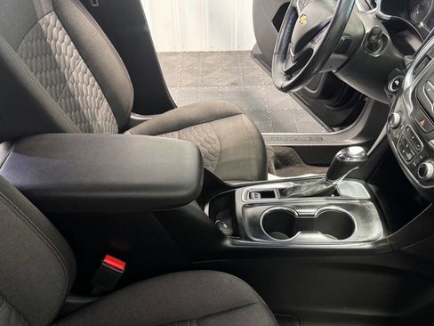 Used 2019 Chevrolet Equinox LT w/ Driver Convenience Package FWD image 23