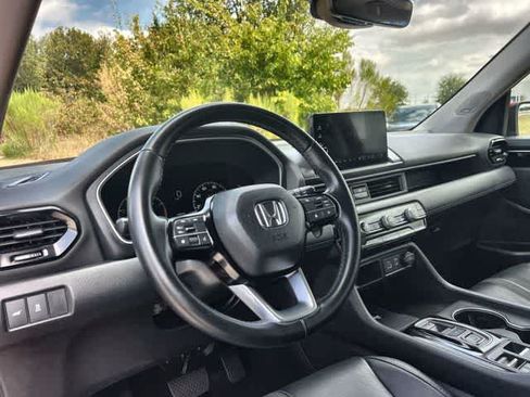 Used 2023 Honda Pilot Touring image 15