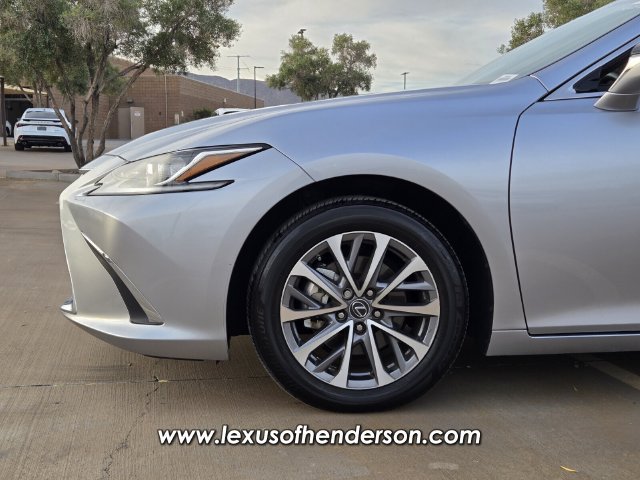 Used 2025 Lexus ES 350 w/ Accessory Package (Z2) FWD image 10