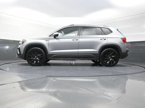 Used 2024 Volkswagen Taos SE w/ Panoramic Sunroof Package AWD/4WD image 27