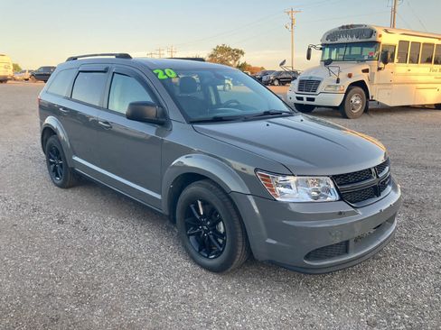 Used 2020 Dodge Journey SE w/ Blacktop Package FWD image 11