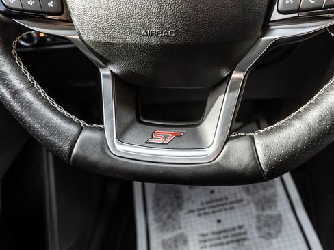 Used 2022 Ford Explorer ST w/ ST Street Pack image 15