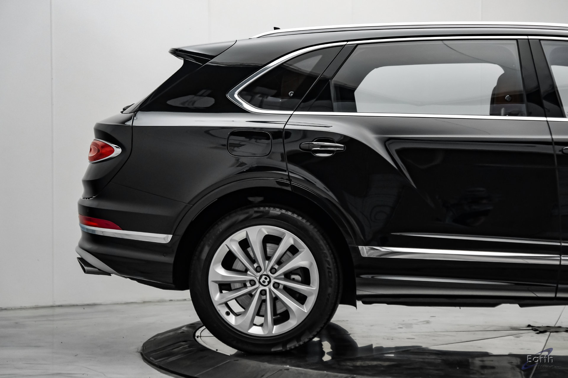 Used 2023 Bentley Bentayga Extended Wheelbase AWD/4WD image 18