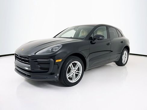 Certified 2022 Porsche Macan AWD/4WD image 1