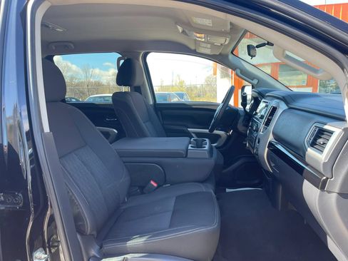 Used 2017 Nissan Titan SV AWD/4WD image 27