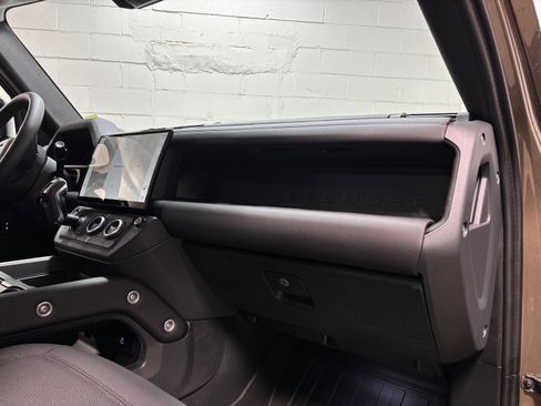 Used 2026 Land Rover Defender 110 S AWD/4WD image 31