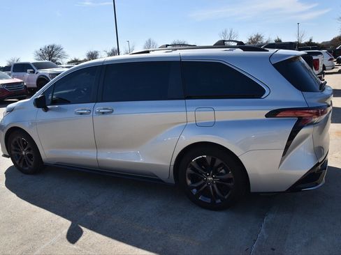 Used 2023 Toyota Sienna XSE w/ XSE Plus Package image 10