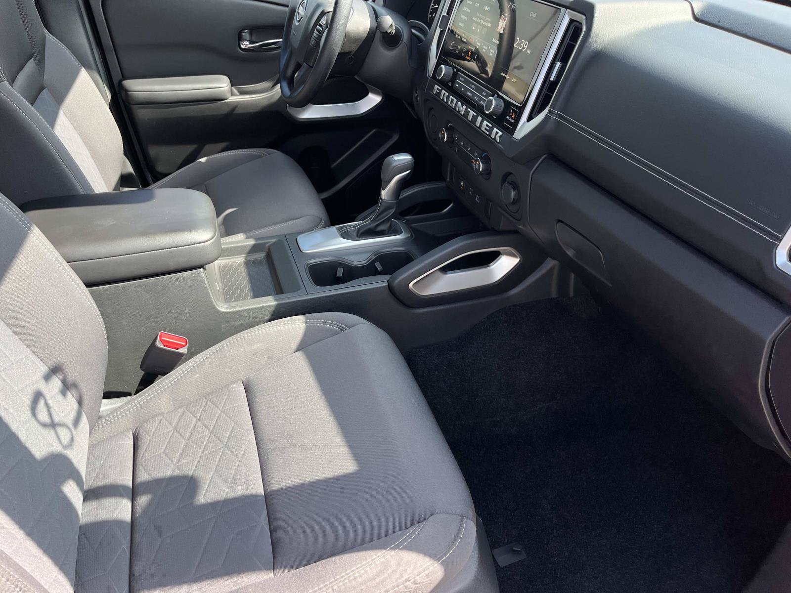 Used 2025 Nissan Frontier SV RWD image 23