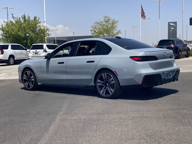 Used 2025 BMW 740i w/ Premium Package RWD image 8
