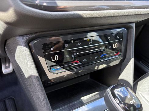 Used 2024 Volkswagen Tiguan SEL R-Line image 21