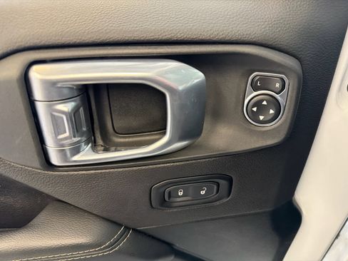 Used 2023 Jeep Wrangler Sahara image 17