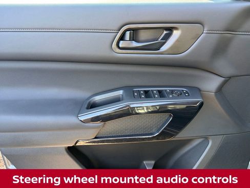 New 2025 Nissan Pathfinder SV image 12