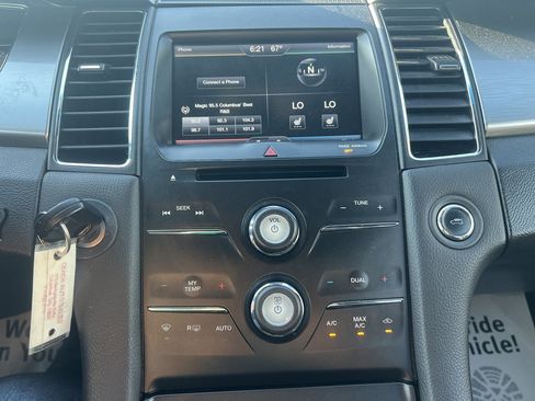 Used 2014 Ford Taurus SEL w/ Equipment Group 201A AWD/4WD image 20