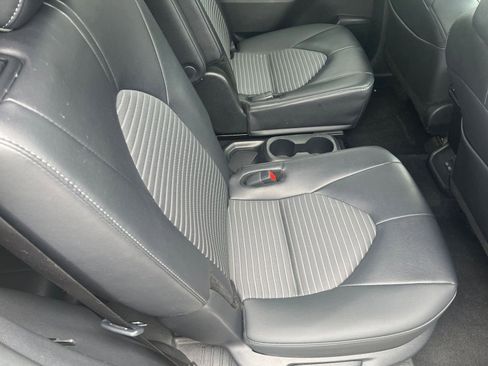 Used 2025 Toyota Highlander XSE AWD/4WD image 41