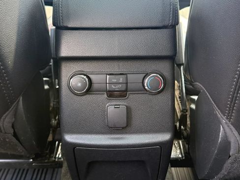 Used 2018 Ford Explorer XLT w/ Equipment Group 202A AWD/4WD image 12