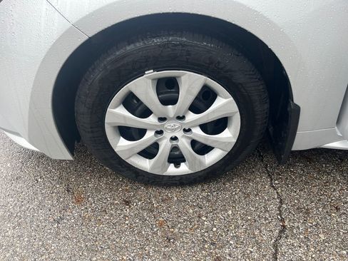 Used 2025 Toyota Corolla LE image 28