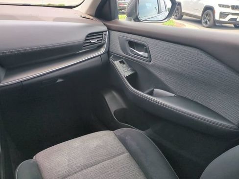 Used 2023 Nissan Rogue SV AWD/4WD image 17