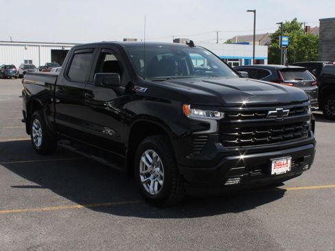 Used 2022 Chevrolet Silverado 1500 RST w/ Z71 Off-Road Package AWD/4WD image 3