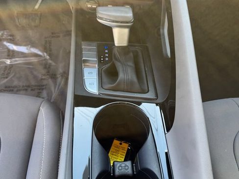 Used 2023 Hyundai Elantra SEL w/ Convenience Package FWD image 21