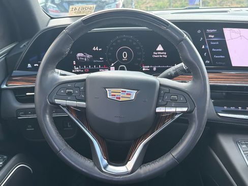Used 2024 Cadillac Escalade Premium Luxury AWD/4WD image 24