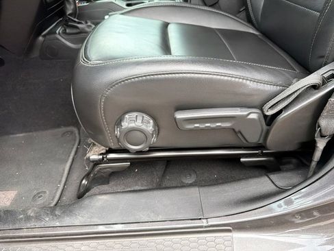 Used 2019 Jeep Wrangler Unlimited Sahara AWD/4WD image 16