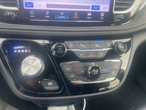 Used 2021 Chrysler Pacifica Touring-L w/ Uconnect Theater Family Group image 10